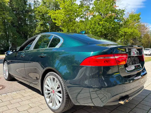 Jaguar Xe view 3