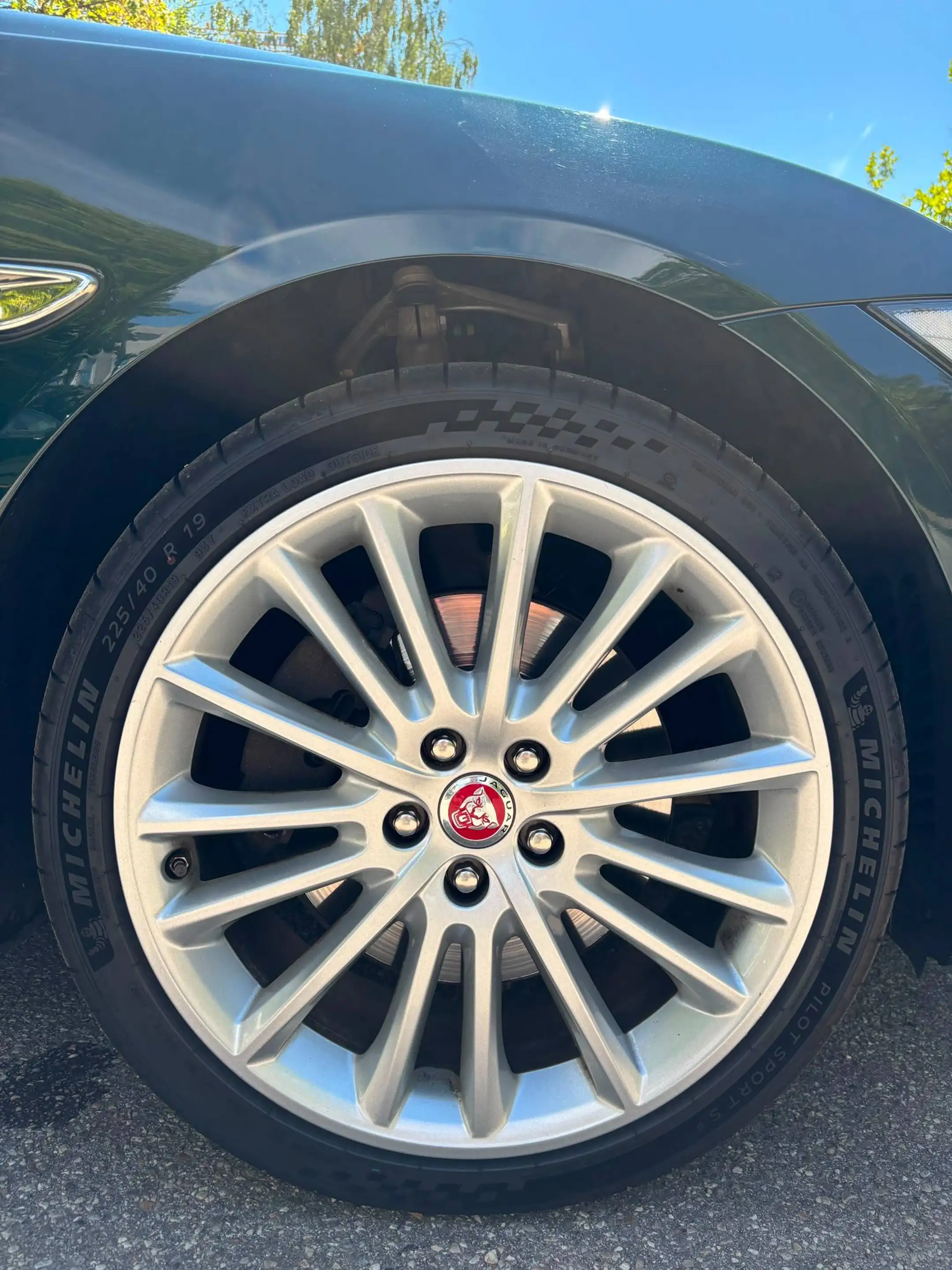 Jaguar XE Prestige AWD — photo 12