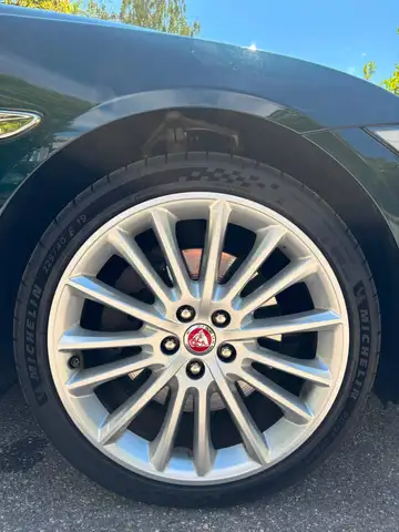 Jaguar Xe view 12