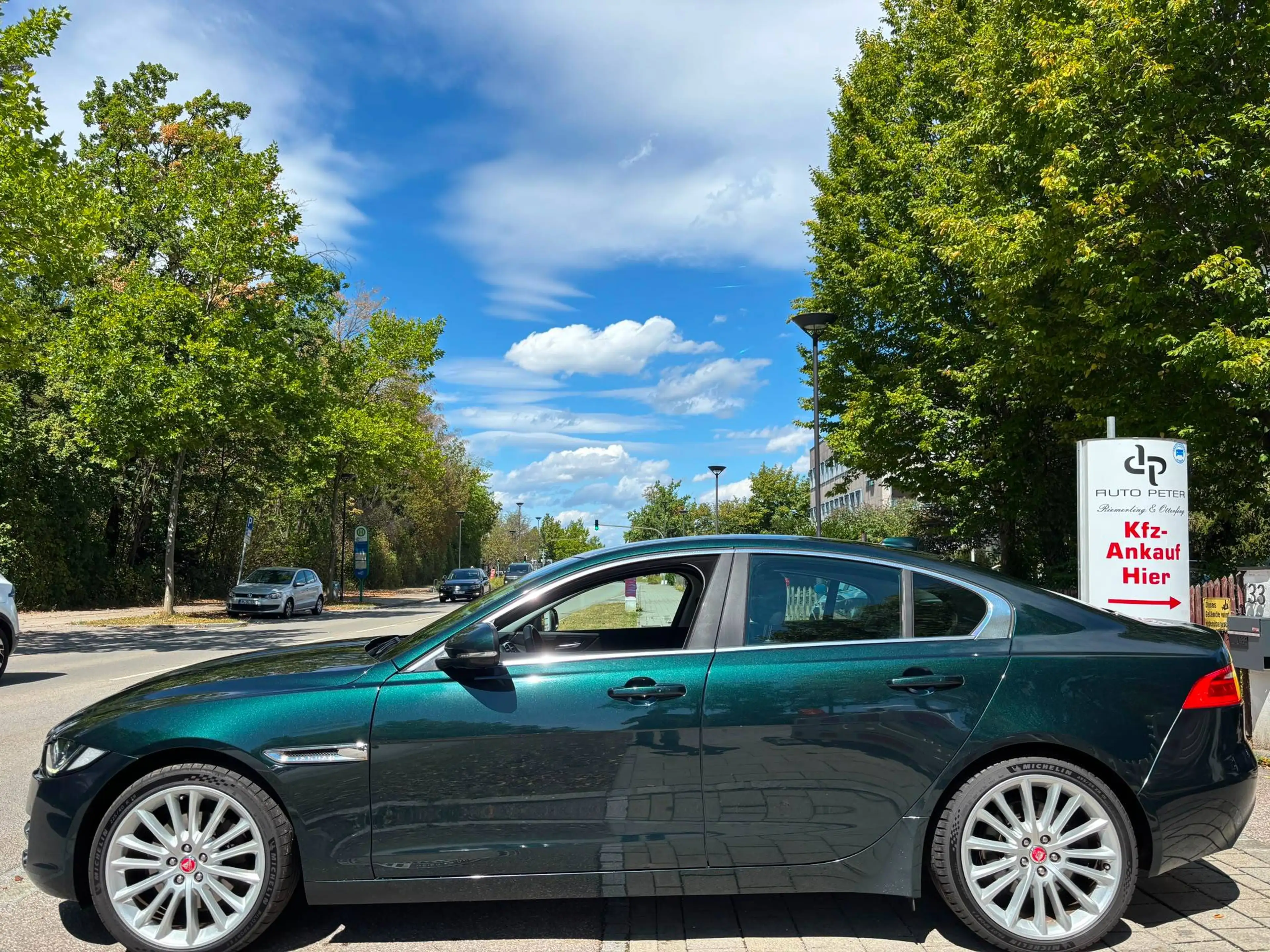 Jaguar XE Prestige AWD — photo 2