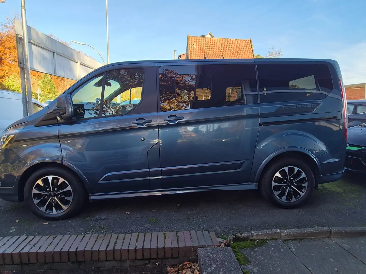 Ford Tourneo Custom Tourneo Custom TDCi 310 L1H1 VA Autm. Sport Blau - 2