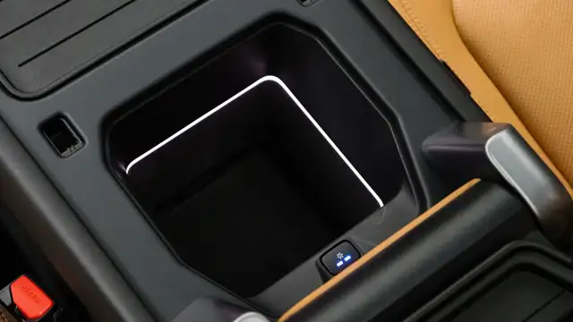 Land Rover Defender view 20