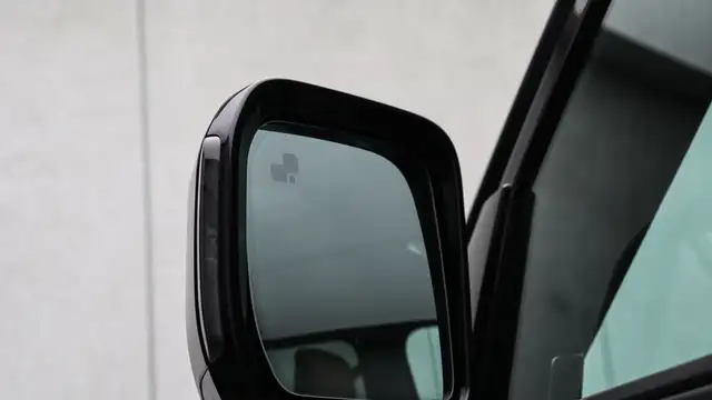 Land Rover Defender view 28