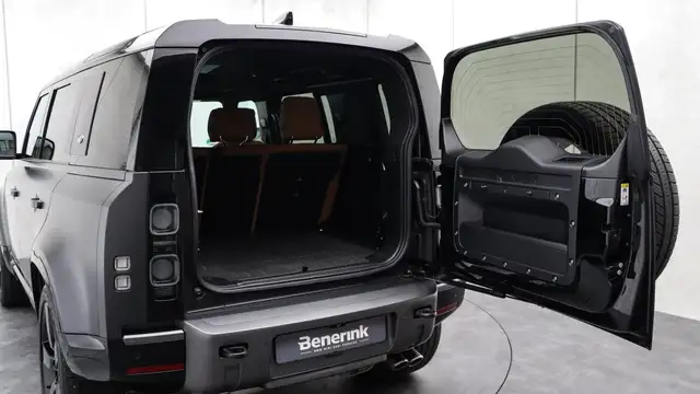 Land Rover Defender view 29