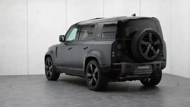 Land Rover Defender view 3