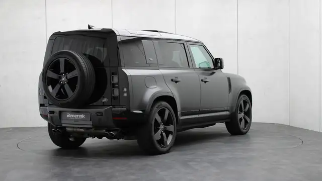 Land Rover Defender view 4