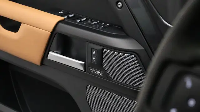 Land Rover Defender view 11