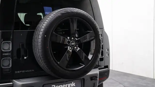 Land Rover Defender view 30