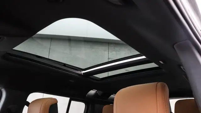 Land Rover Defender view 12