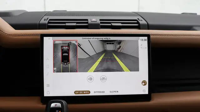 Land Rover Defender view 22