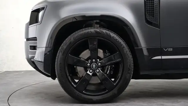 Land Rover Defender view 6