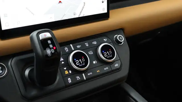 Land Rover Defender view 19