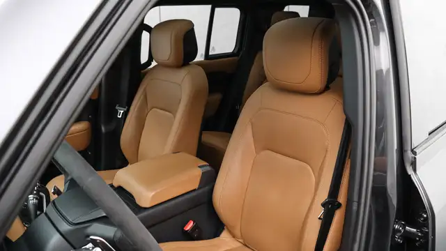 Land Rover Defender view 10