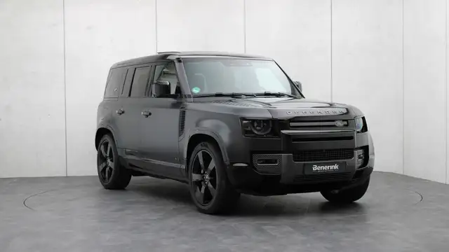 Land Rover Defender view 5