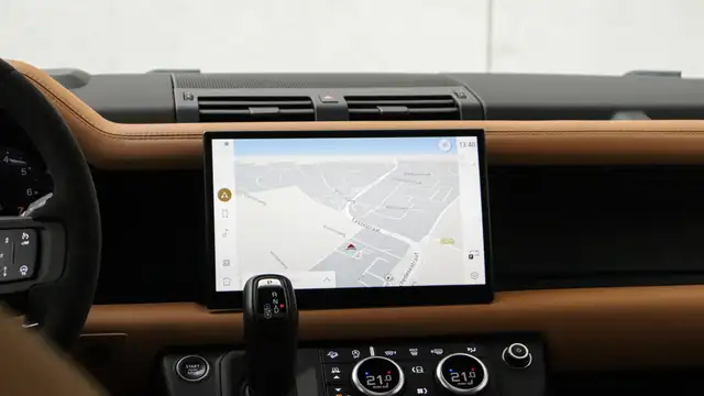 Land Rover Defender view 15