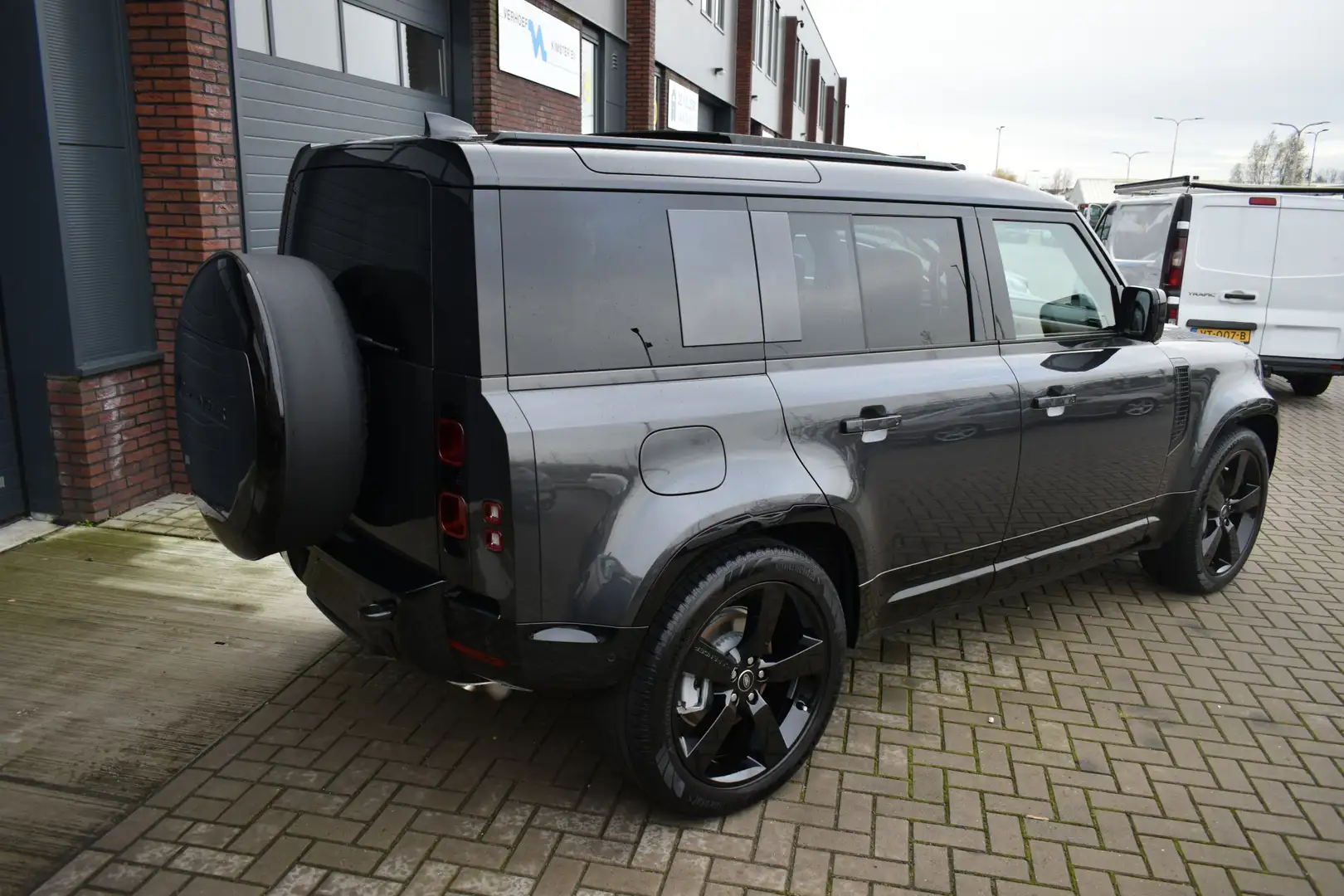 Land Rover Defender 110 2.0 P300e 110 X-Dynamic HSE €91000 netto expor Grijs - 2
