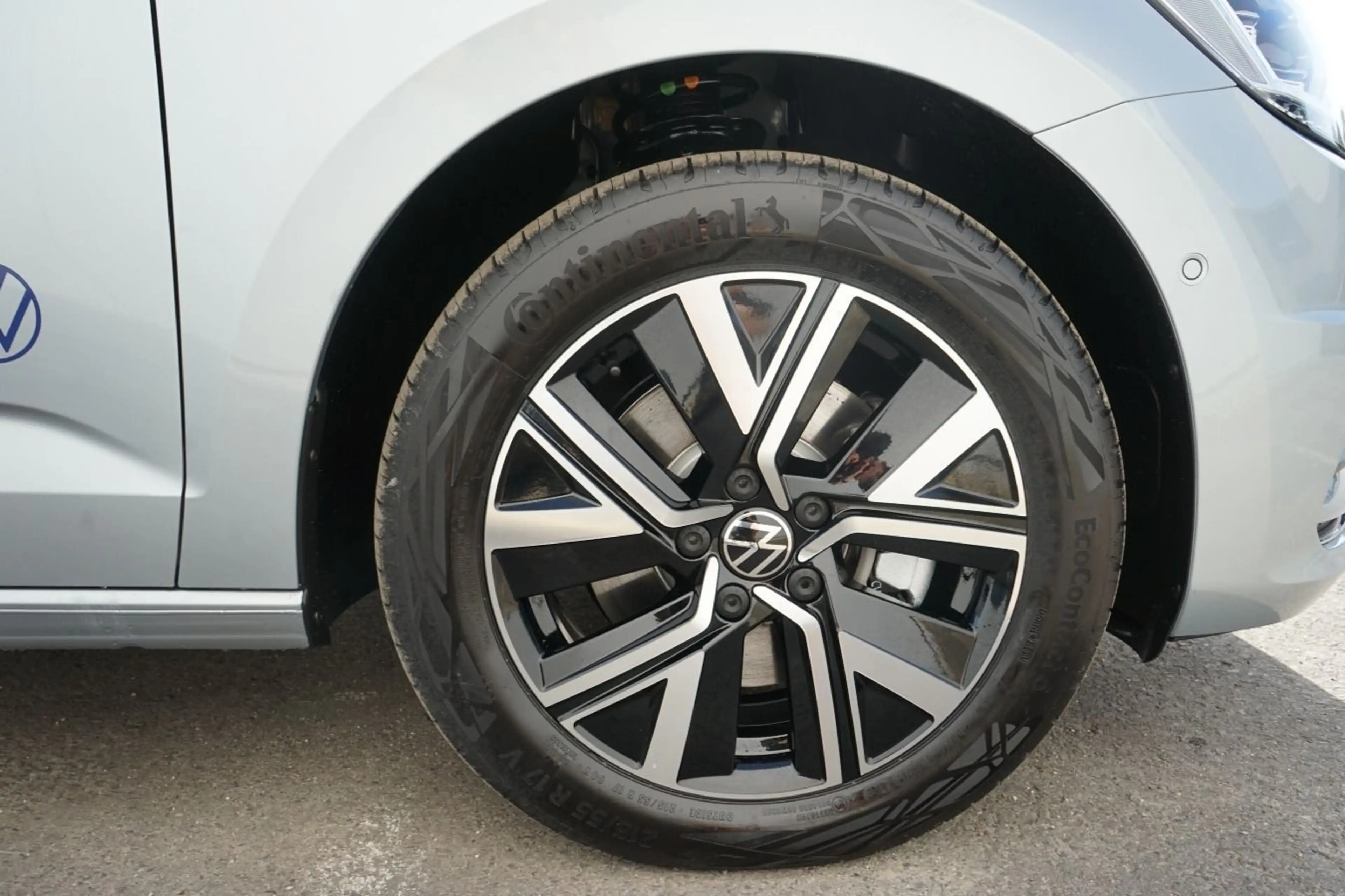 Volkswagen Touran Highline 2,0 l TDI 150PS DSG *AHK*RFK*NAV — photo 6