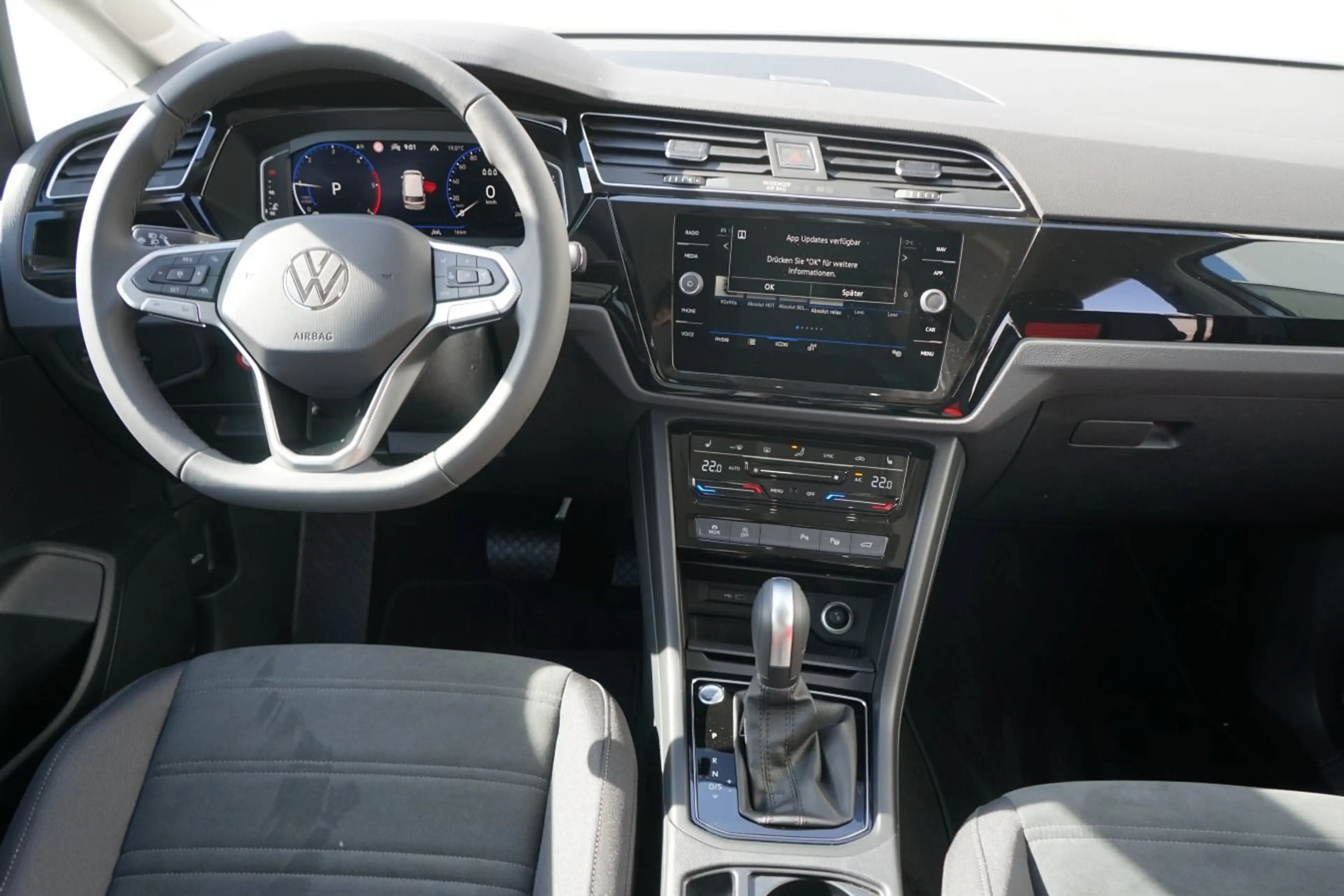 Volkswagen Touran Highline 2,0 l TDI 150PS DSG *AHK*RFK*NAV — photo 5