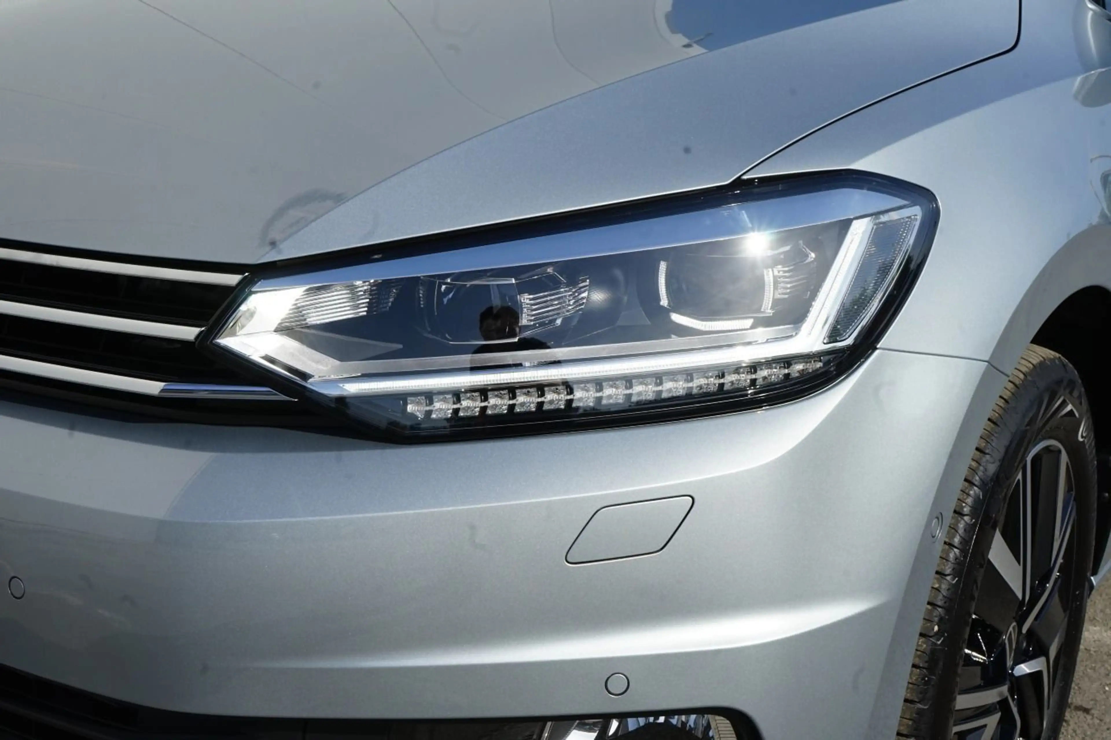 Volkswagen Touran Highline 2,0 l TDI 150PS DSG *AHK*RFK*NAV — photo 7