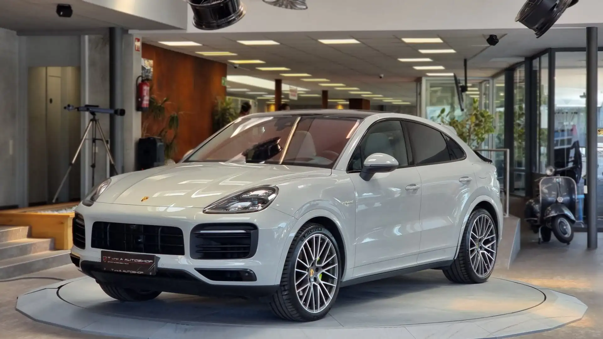Porsche Cayenne E-Hybrid Coupe Aut. *Glasdach*Head-up*360°*BOSE* Grau - 1