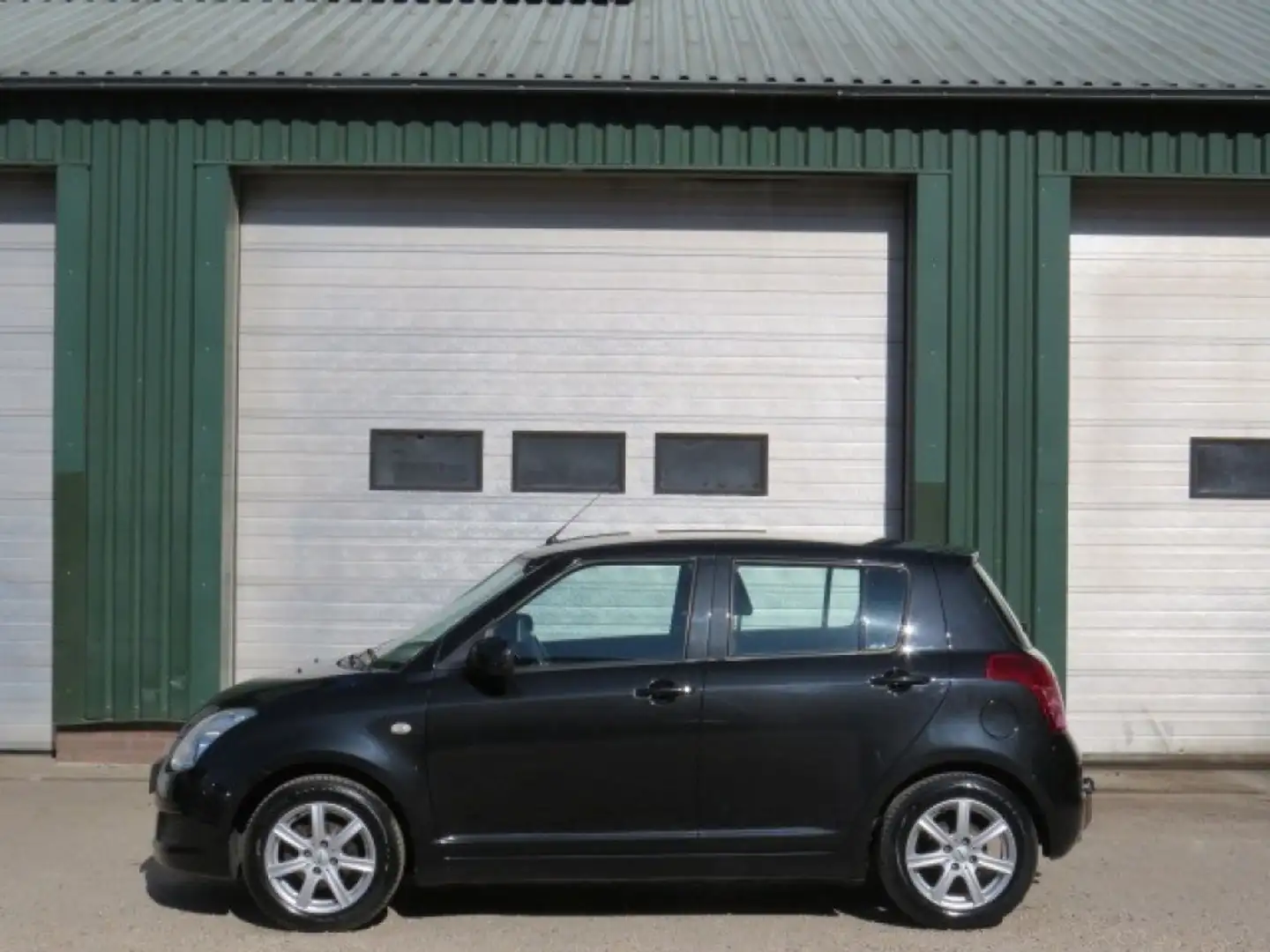 Suzuki Swift 1.3 COOL Zwart - 1