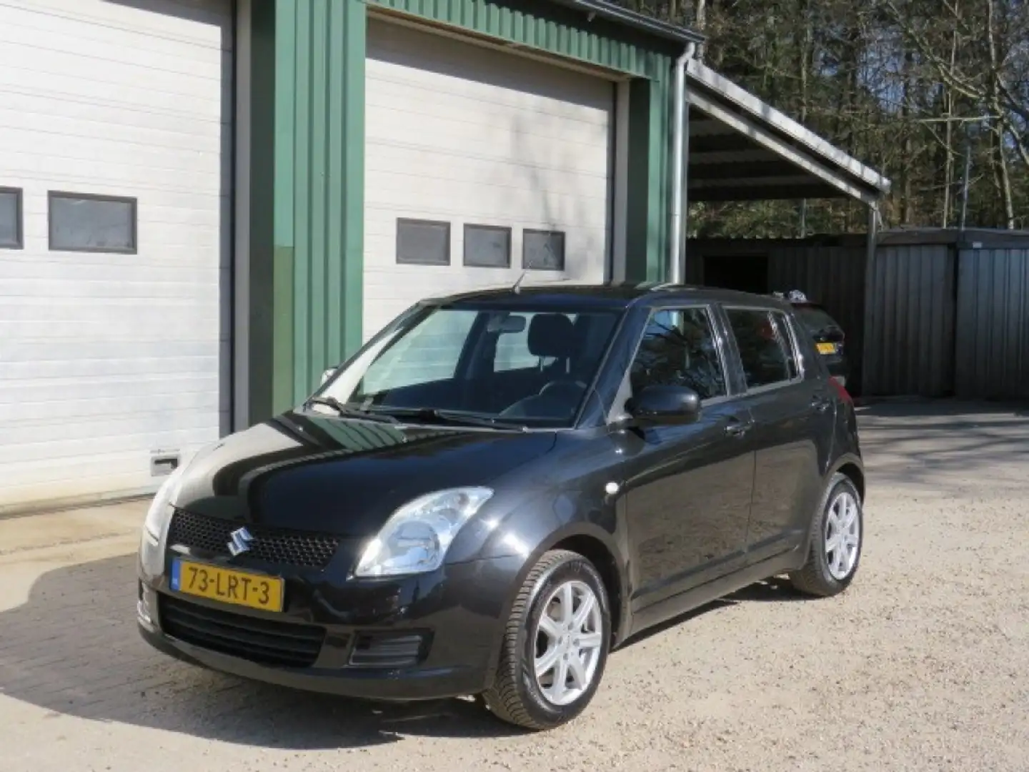 Suzuki Swift 1.3 COOL Zwart - 2