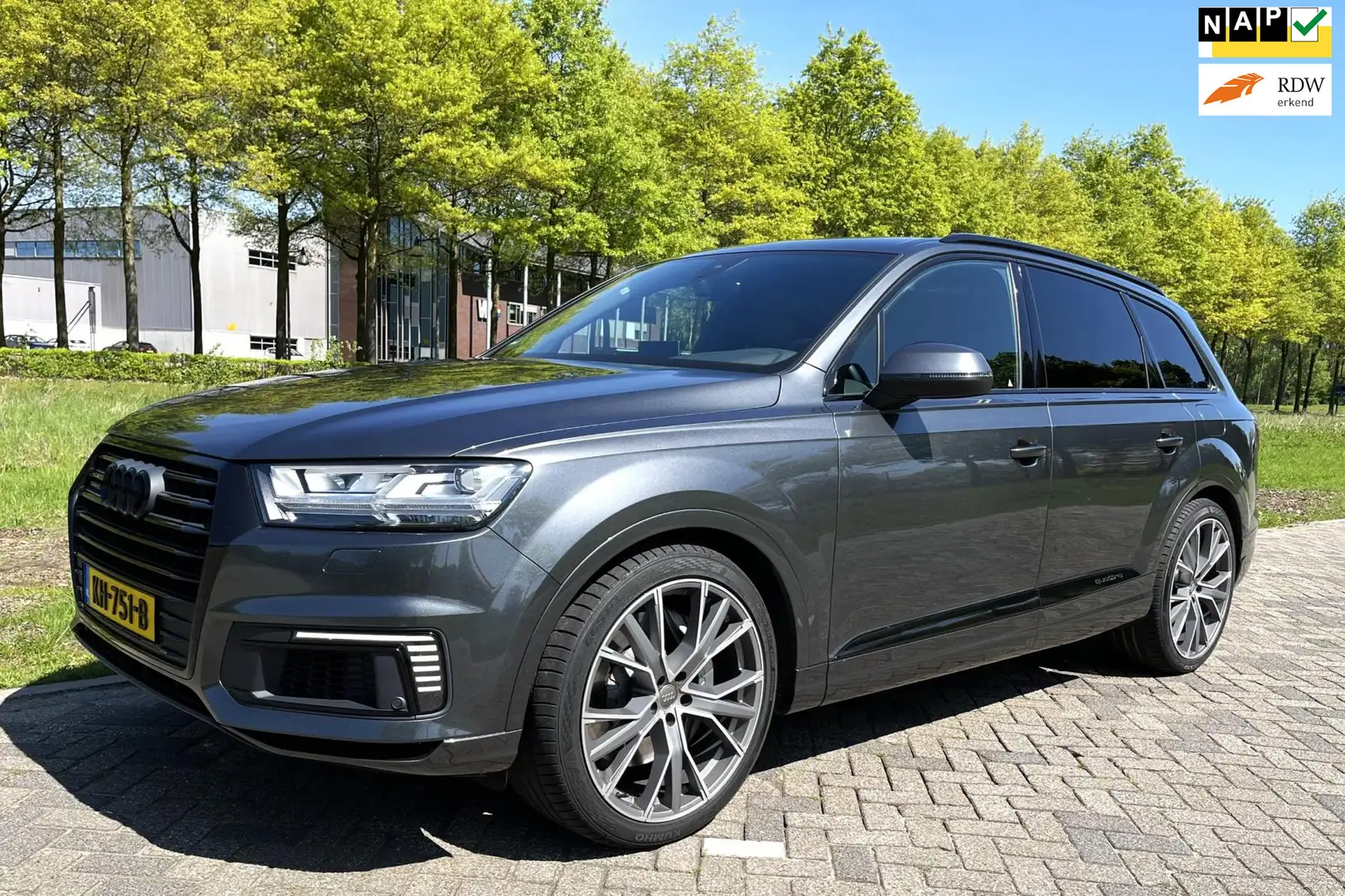 Audi Q7 3.0 TDI e-tron quattro Sport 435pk 22 inch Grijs - 1