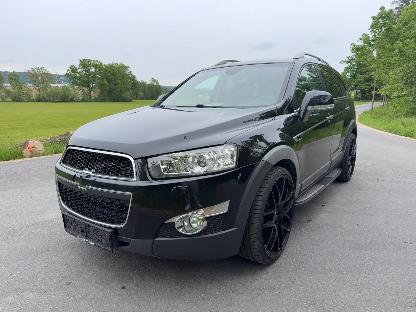 Chevrolet Captiva Schwarz - 1