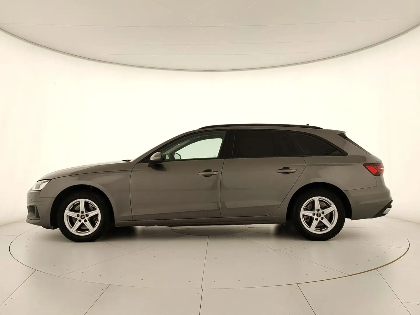 Audi A4 Avant 30 2.0 tdi mhev S Line edition 136cv s-tron Grijs - 2