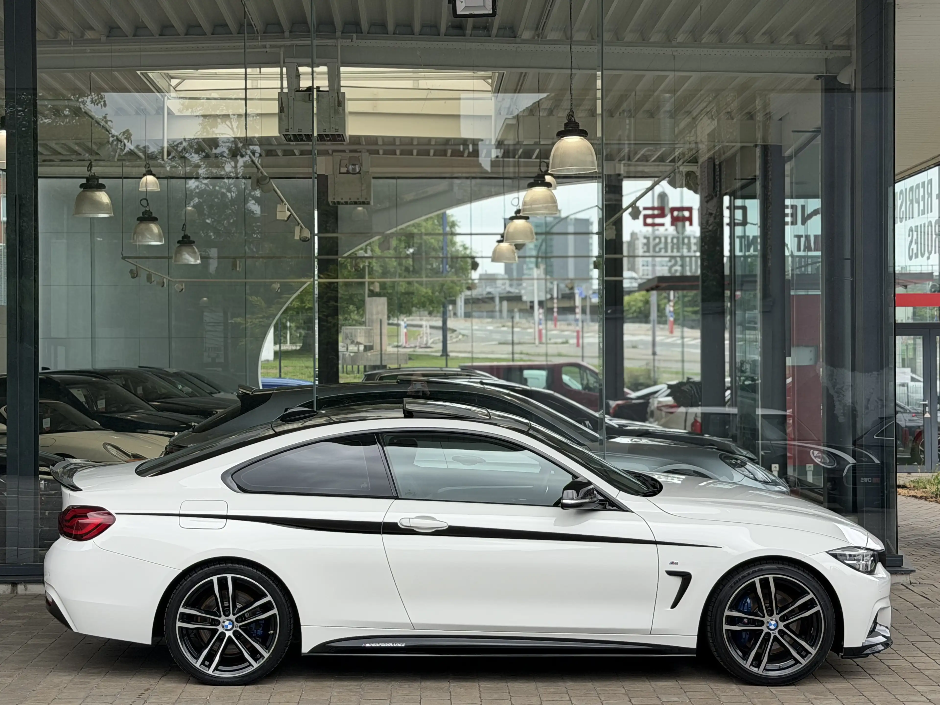 BMW 430 iA Coupé (PACK M Performance) CARPLAY-CAMERA-TOE-CUIR-GPS-JA19-GAR 12MOIS — photo 8