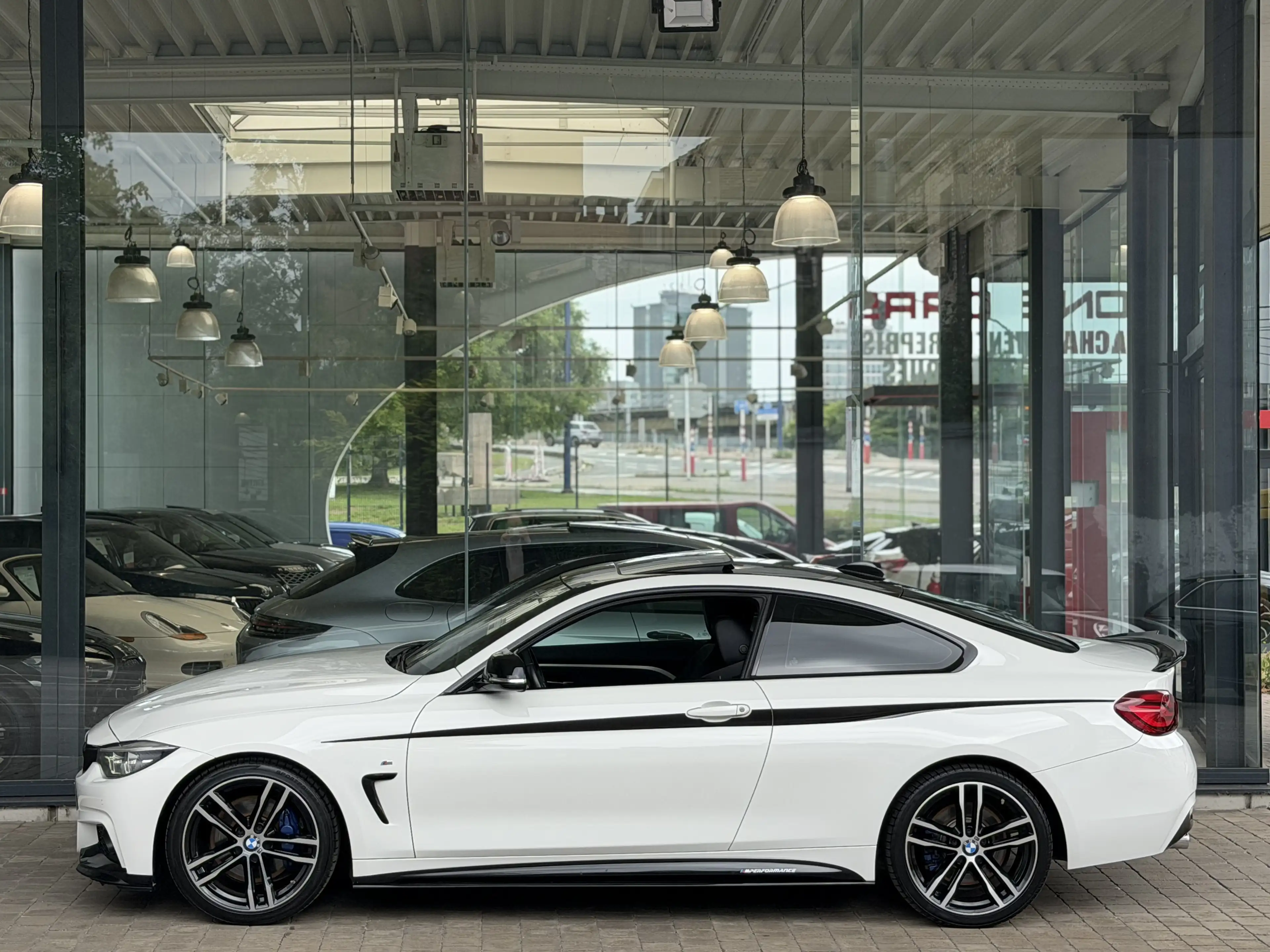 BMW 430 iA Coupé (PACK M Performance) CARPLAY-CAMERA-TOE-CUIR-GPS-JA19-GAR 12MOIS — photo 7