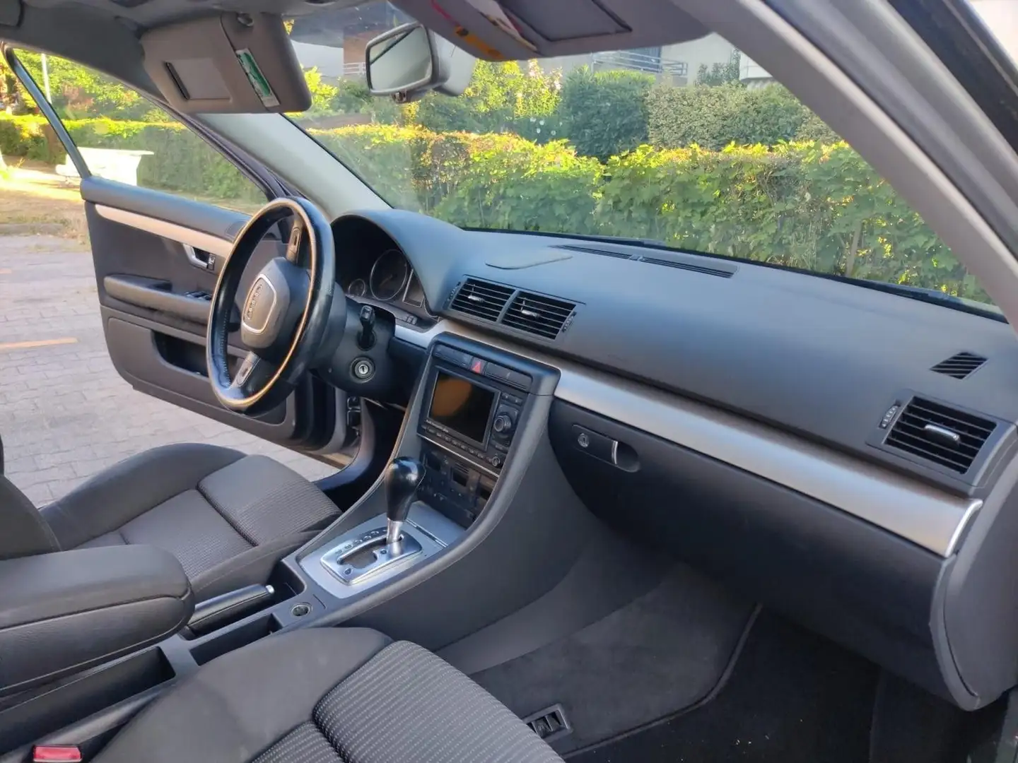 Audi A4 Lim. 2.5 TDI Gris - 2