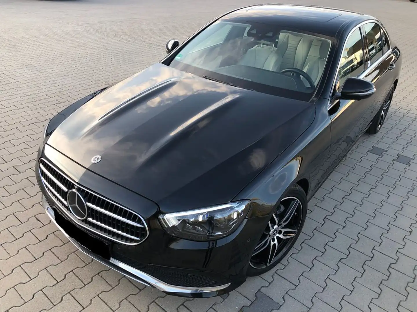 Mercedes-Benz E 220 Noir - 1