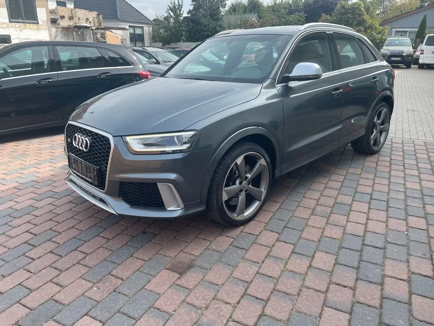 Audi RS Q3 2.5 TFSI quattro Pano, Leder, NAVI Grau - 1