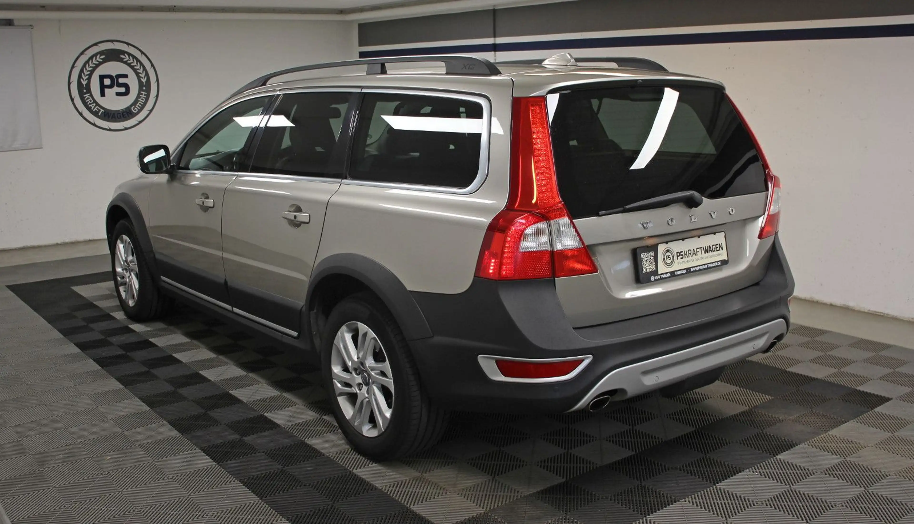 Volvo XC70 2.4 Diesel AWD *AHK/NAVI/PANO/STHZ/S.HEFT* — photo 4