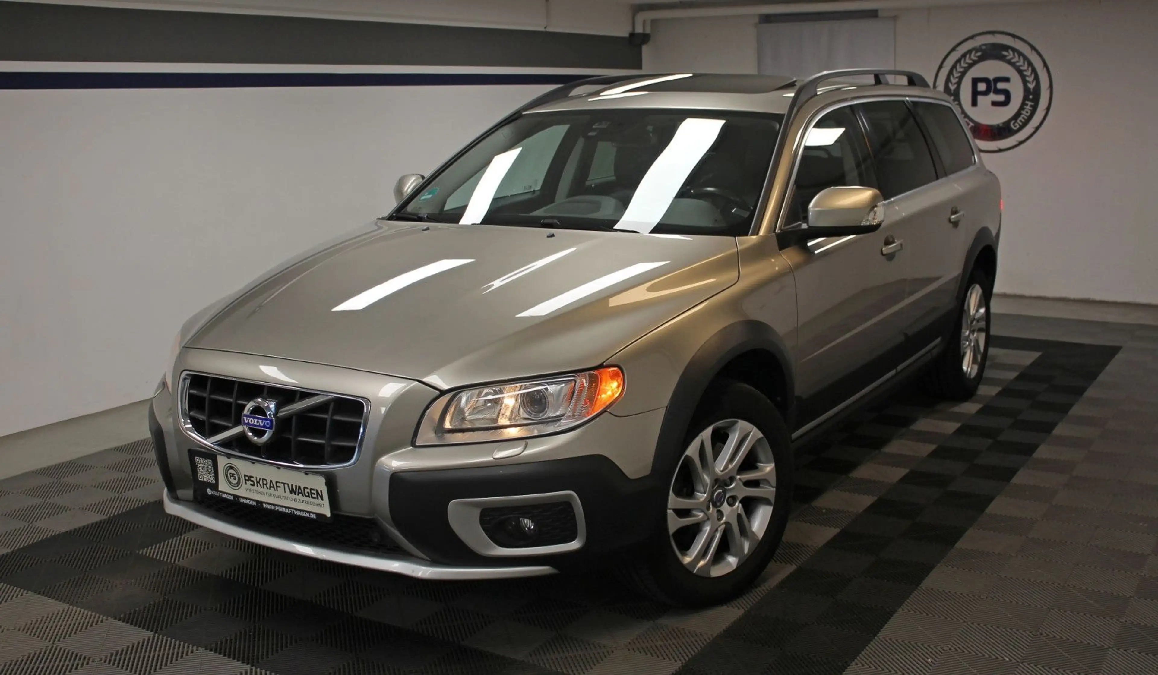 Volvo XC70 2.4 Diesel AWD *AHK/NAVI/PANO/STHZ/S.HEFT*