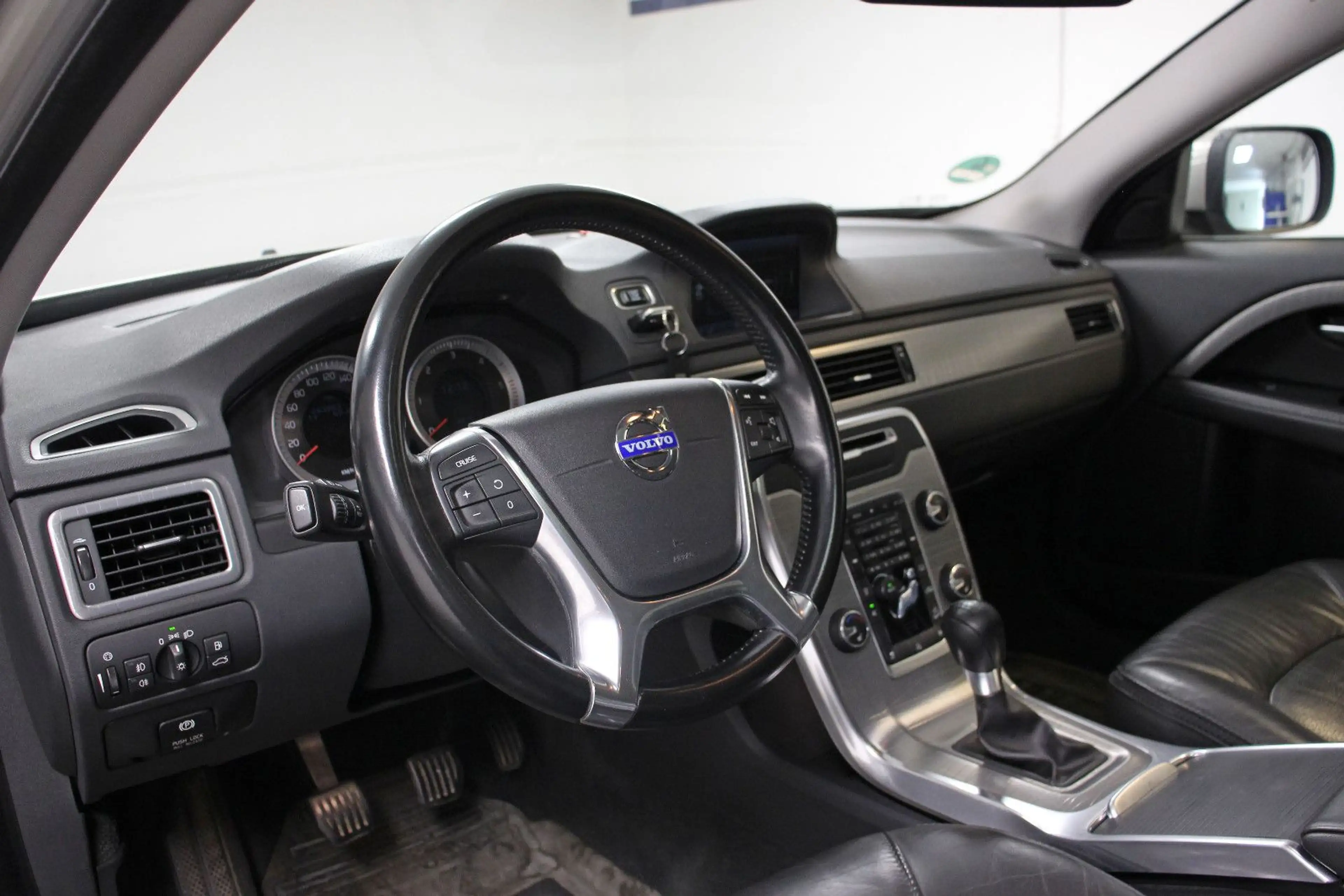 Volvo XC70 2.4 Diesel AWD *AHK/NAVI/PANO/STHZ/S.HEFT* — photo 9