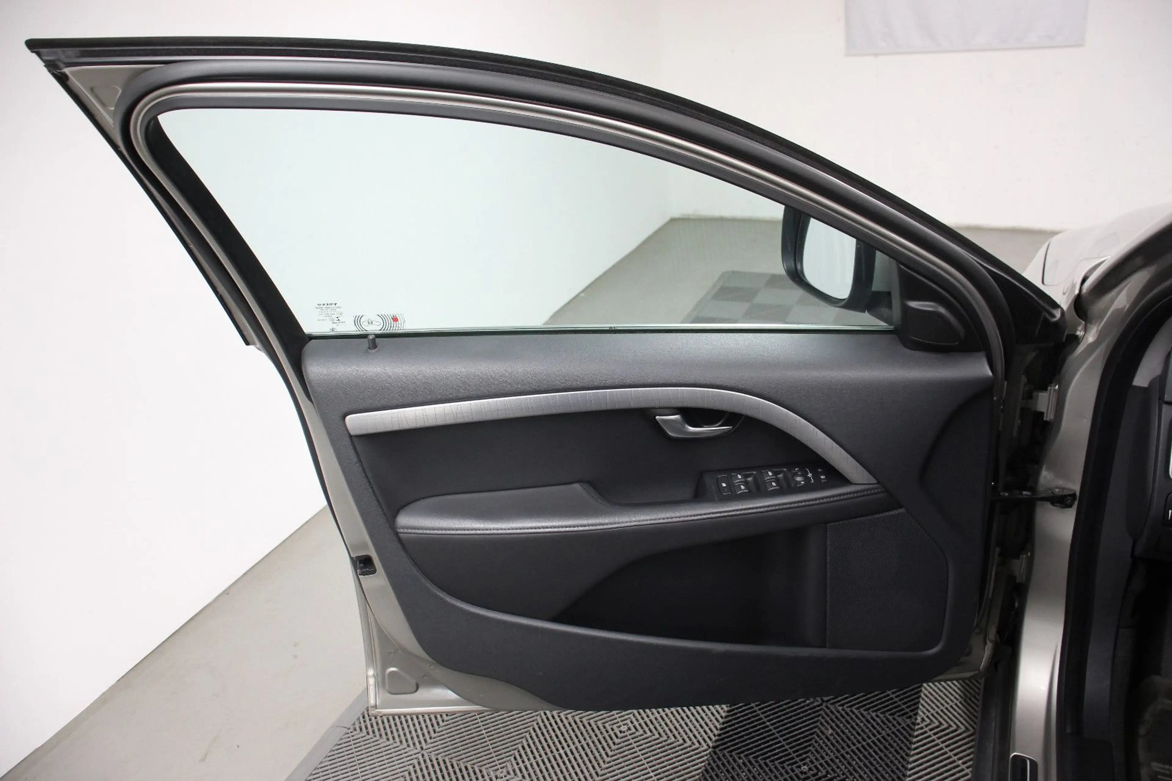 Volvo XC70 2.4 Diesel AWD *AHK/NAVI/PANO/STHZ/S.HEFT* — photo 8
