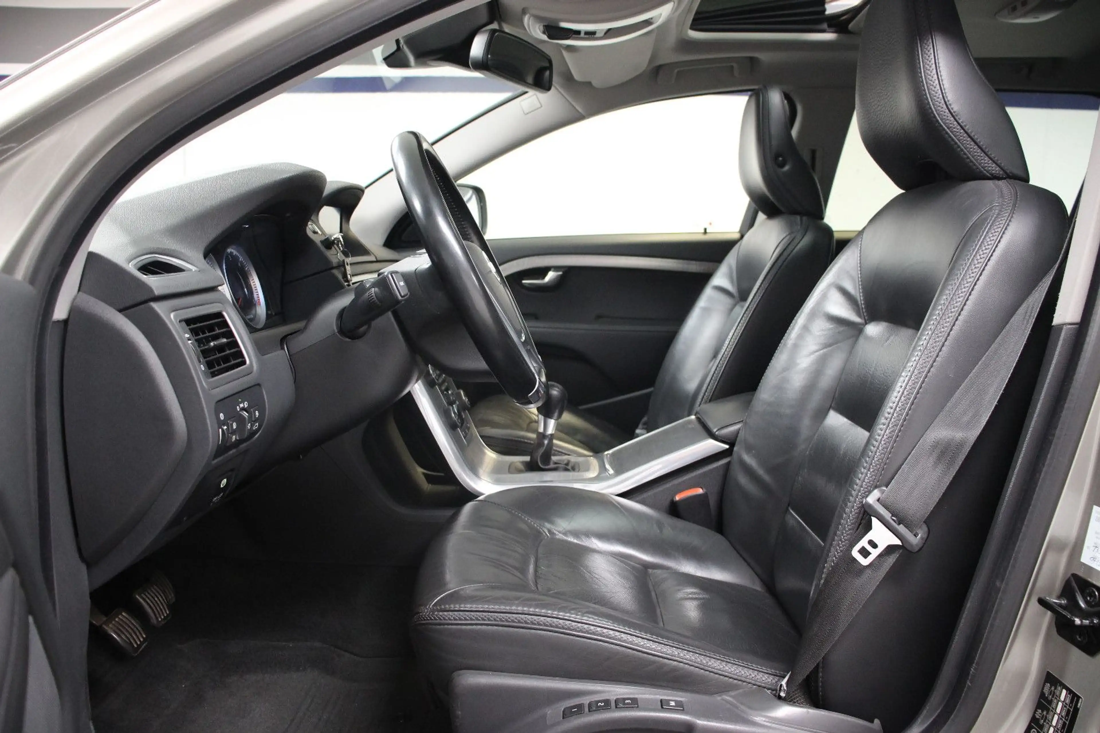 Volvo XC70 2.4 Diesel AWD *AHK/NAVI/PANO/STHZ/S.HEFT* — photo 10
