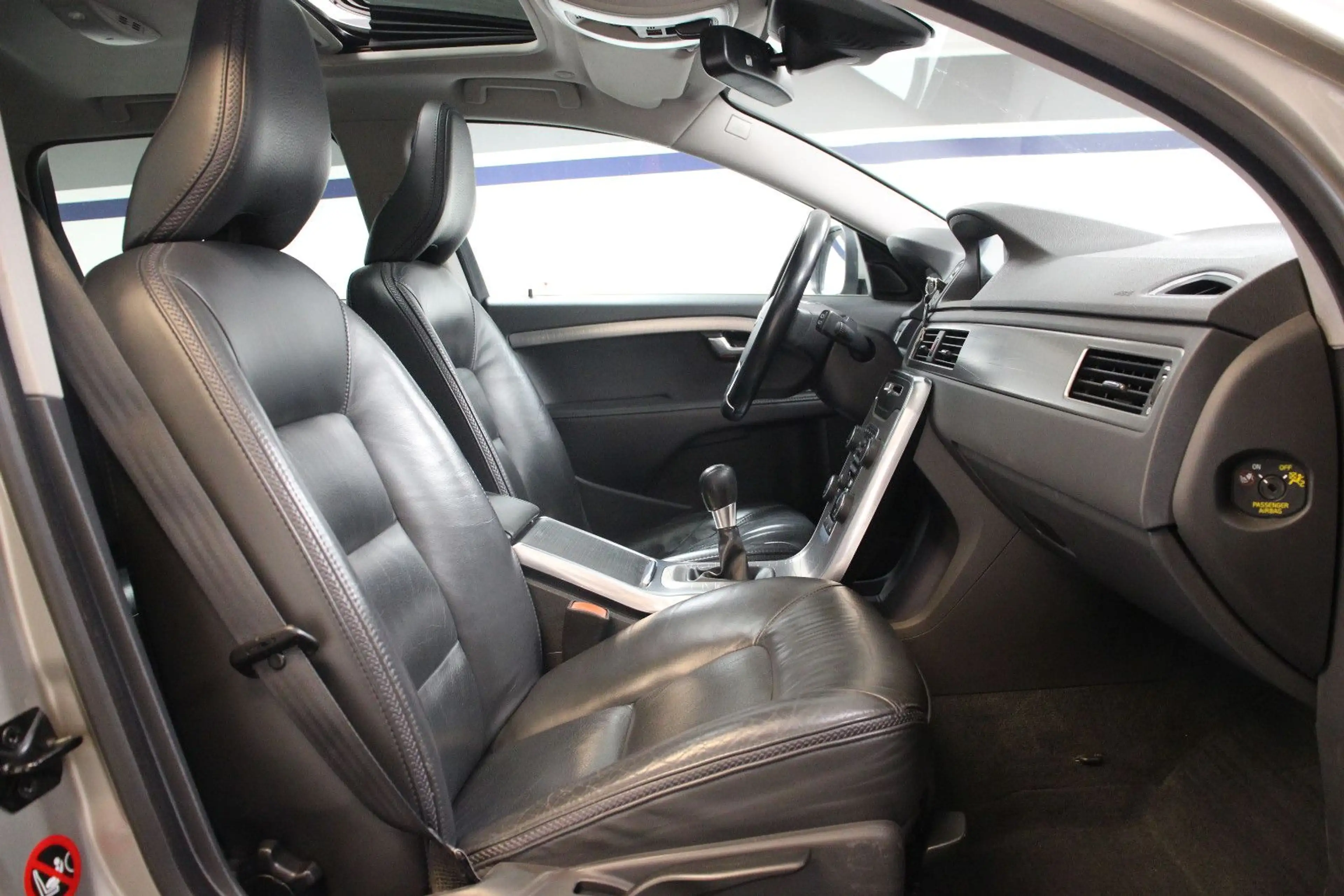 Volvo XC70 2.4 Diesel AWD *AHK/NAVI/PANO/STHZ/S.HEFT* — photo 11