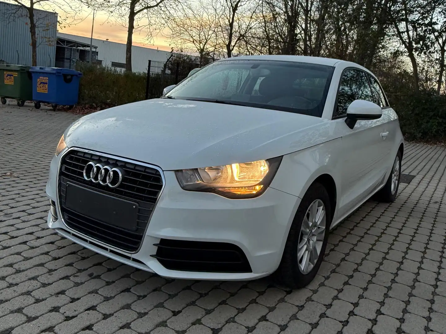 Audi A1 A1 1.6 TDI Ambition Blanc - 1