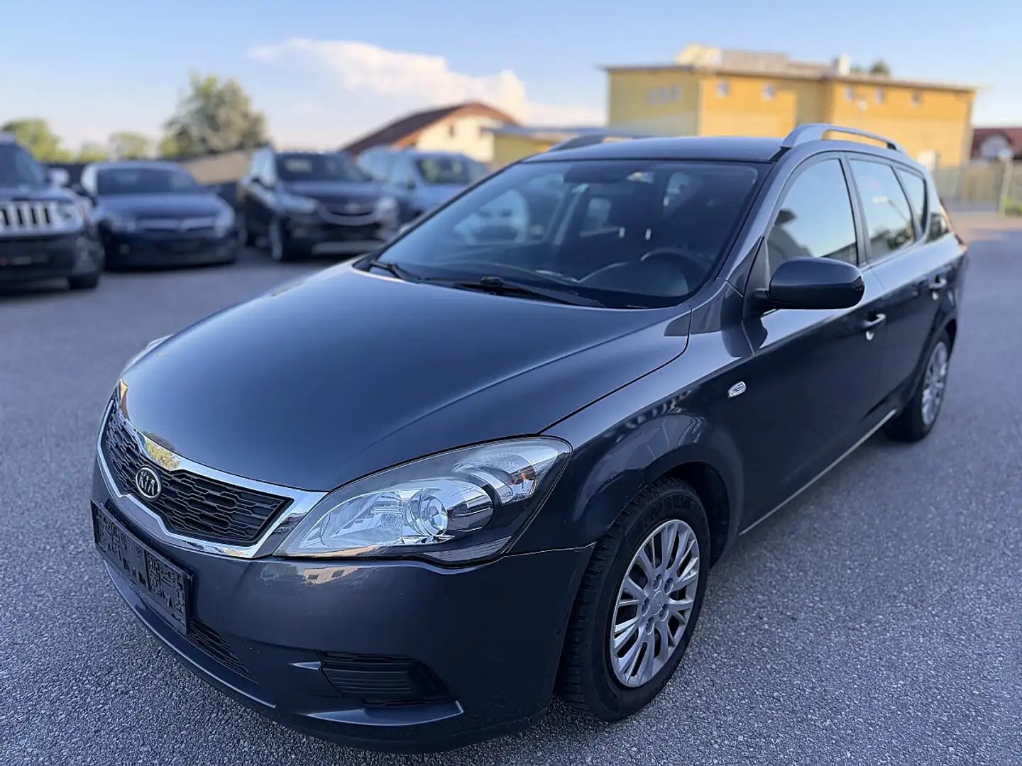 Kia Ceed / cee'd cee'd 1.4 Grau - 2