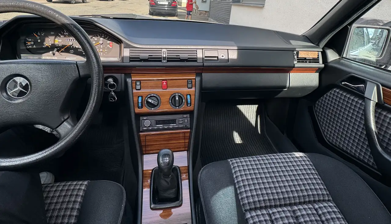 Mercedes-Benz 230, foto 6