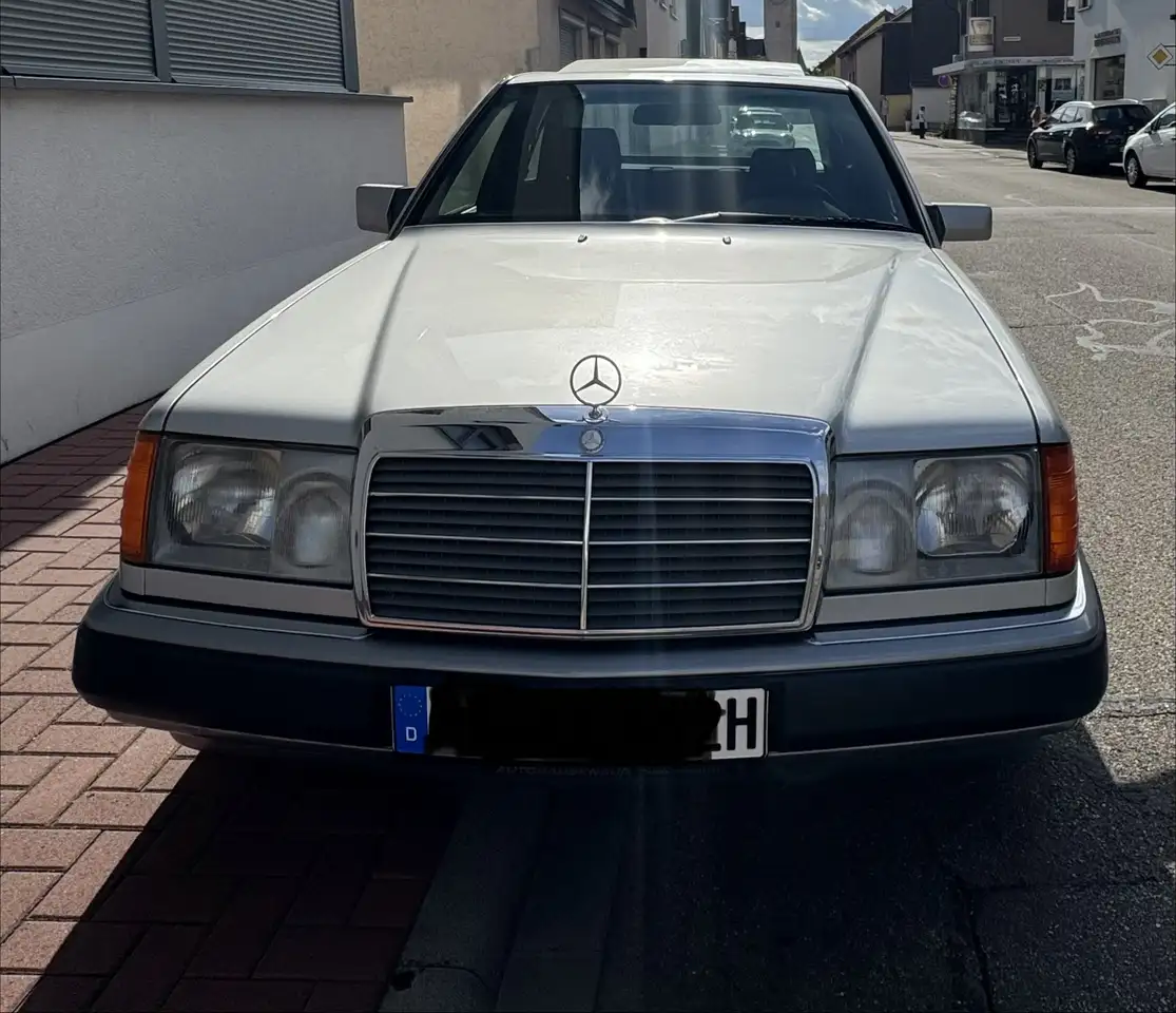 Mercedes-Benz 230, foto 3