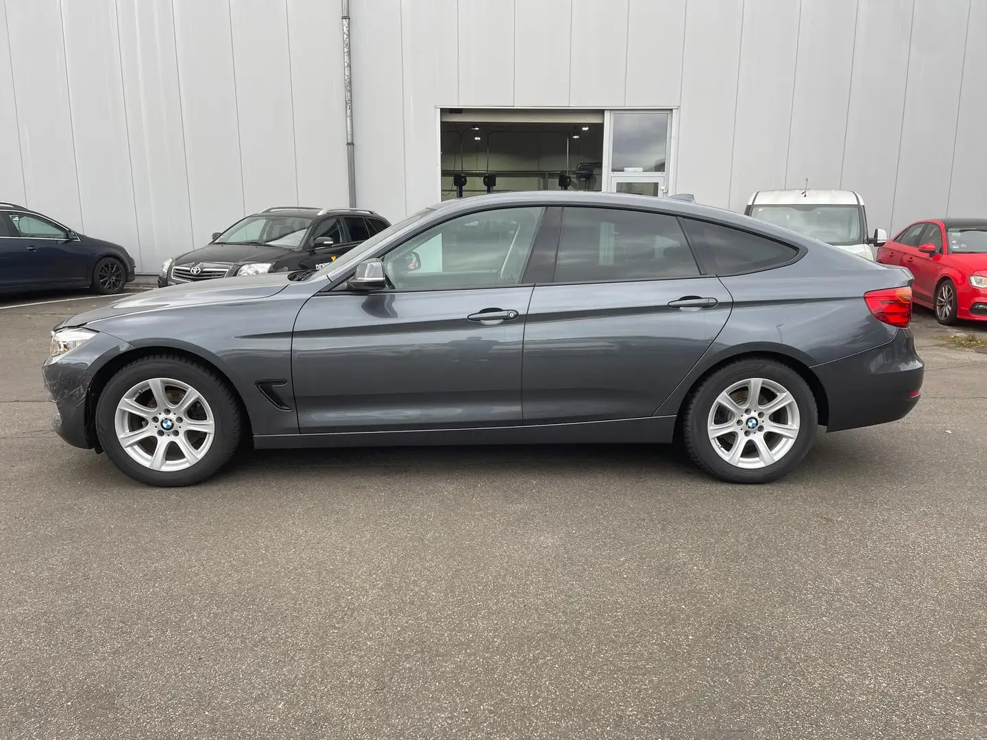 BMW 318 318 d Gran Turismo Advantage PANO NAVI ACC AHZ Gri - 2