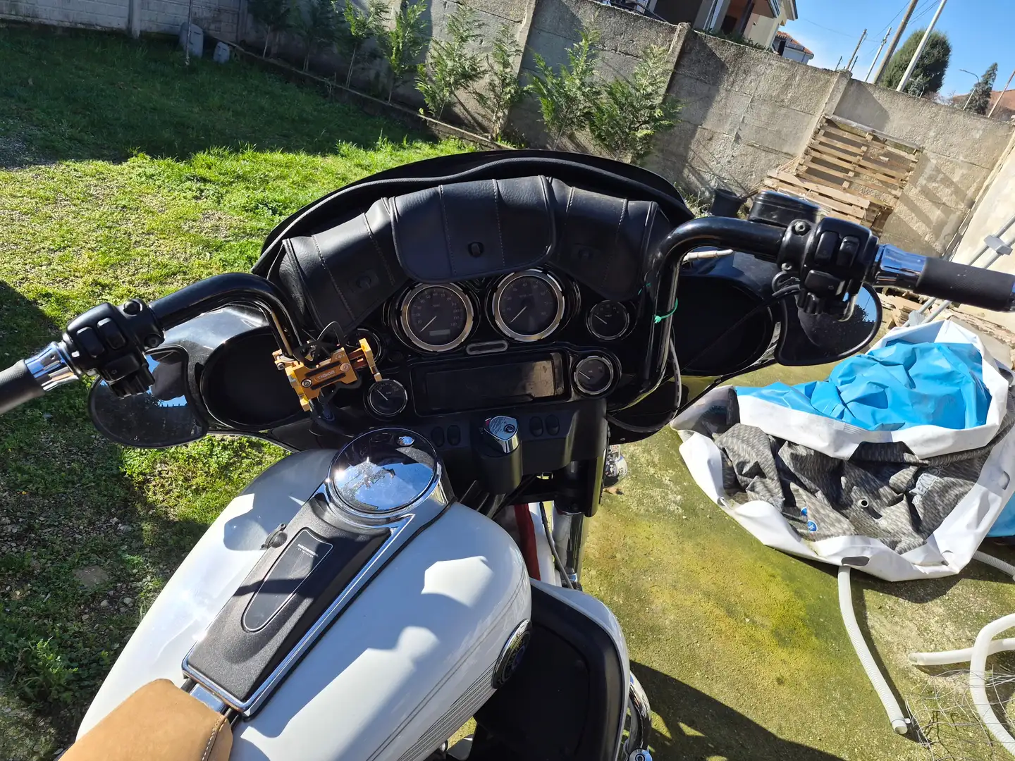 Harley-Davidson Ultra Classic FLHTCUI Blanco - 1