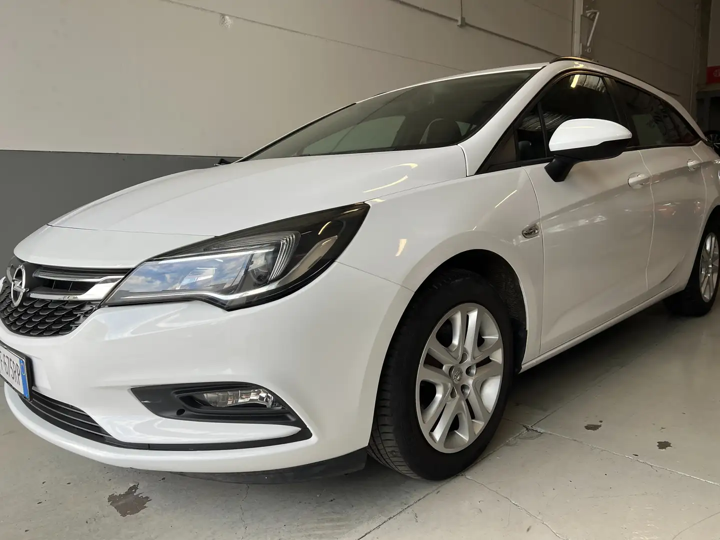 Opel Astra OPEL ASTRA Sports Tourer 1.6CDTI 110 FINANZIABILE Weiß - 1