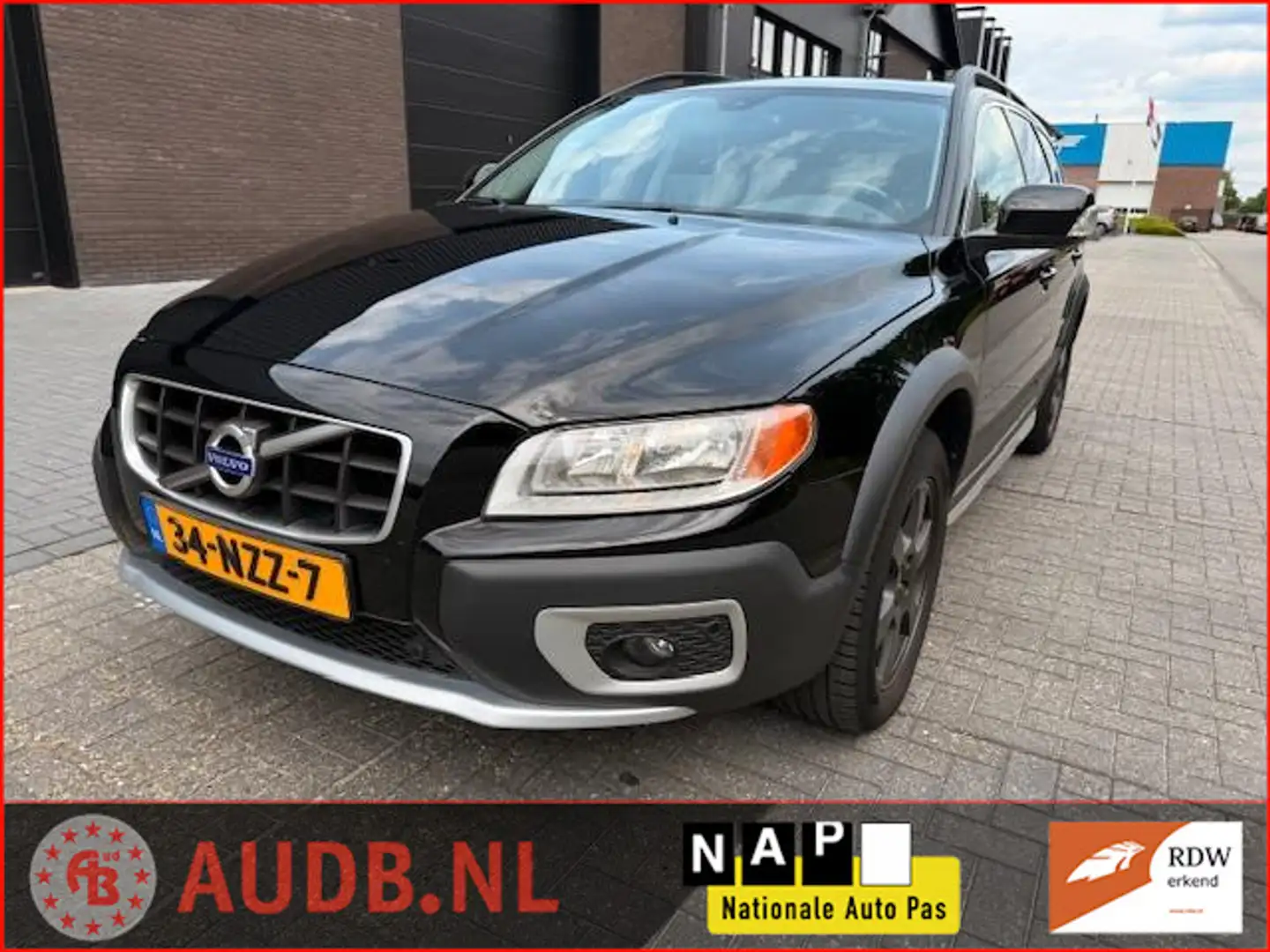 Volvo XC70 2.4D Momentum |CROSS COUNTRY| AUTOMAAT| VOL LEDER| Negro - 1