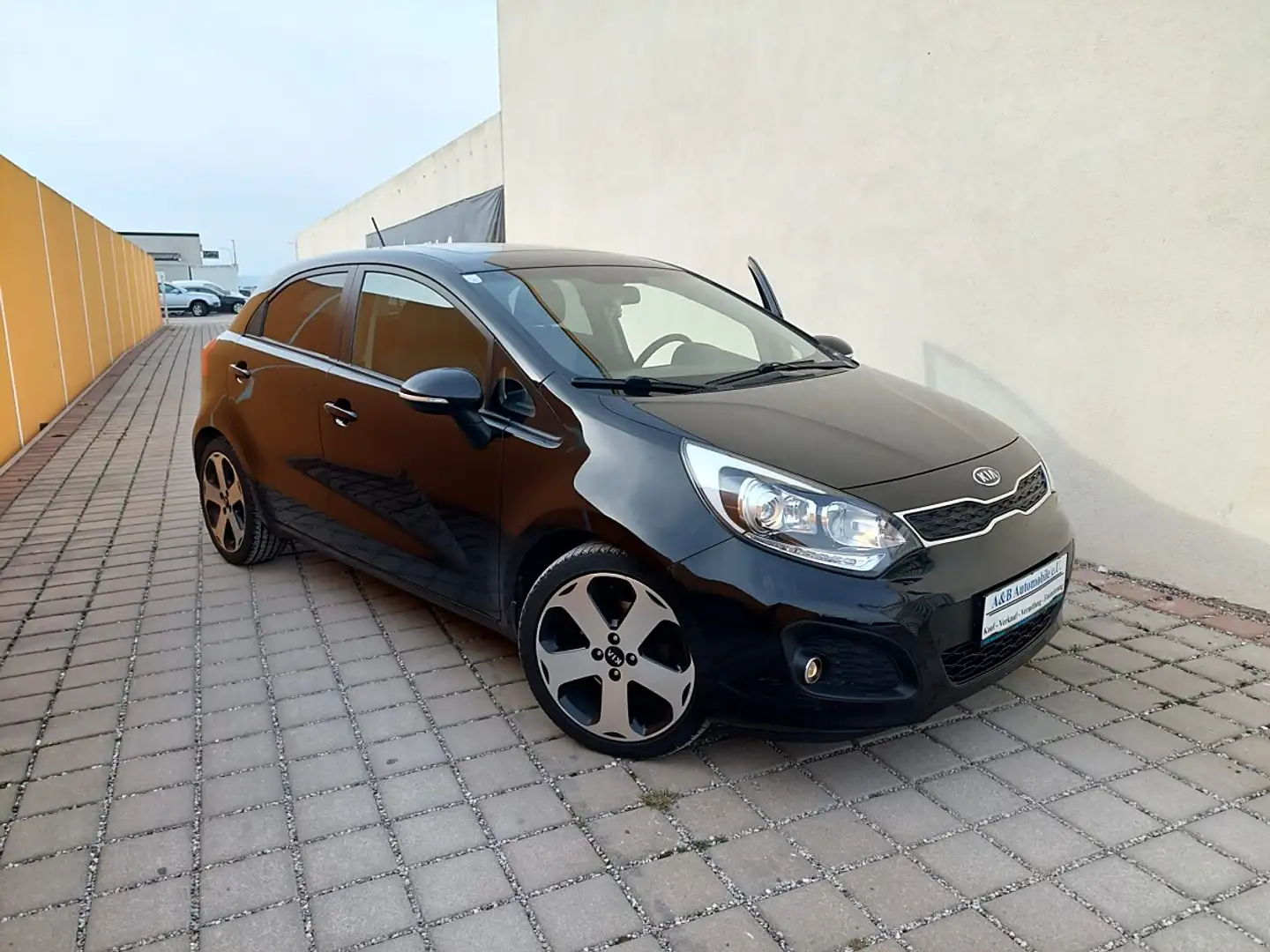 Kia Rio 1,4 CRDi ISG xR Sofort Kredit Schwarz - 1