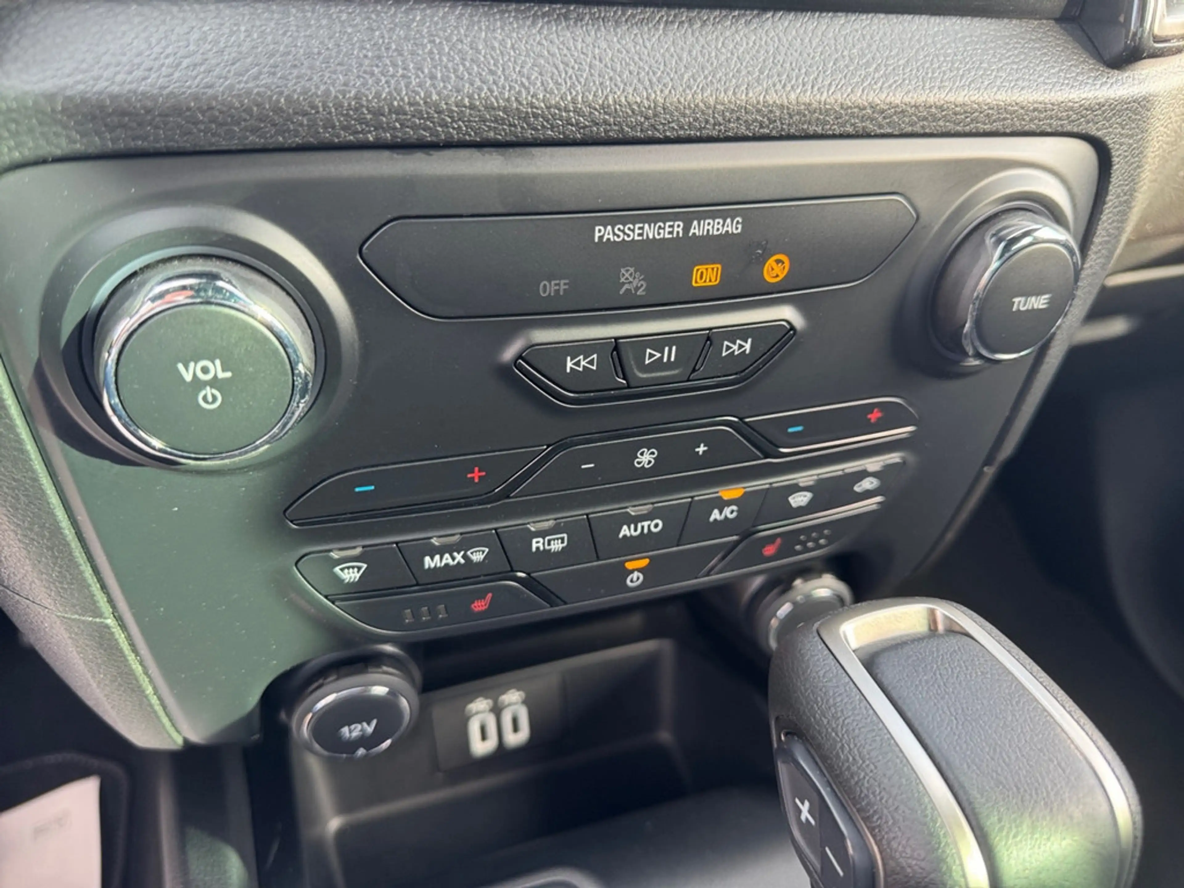 Ford Ranger DoKa STORMTRAK KAMERA NAVI AHK ACC LED — photo 15